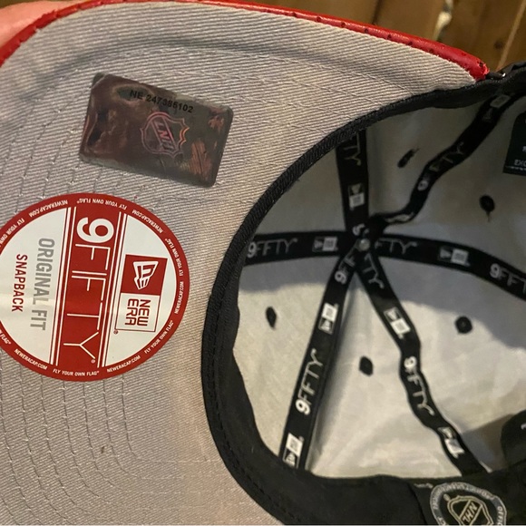 Red wings hat - Picture 12 of 12